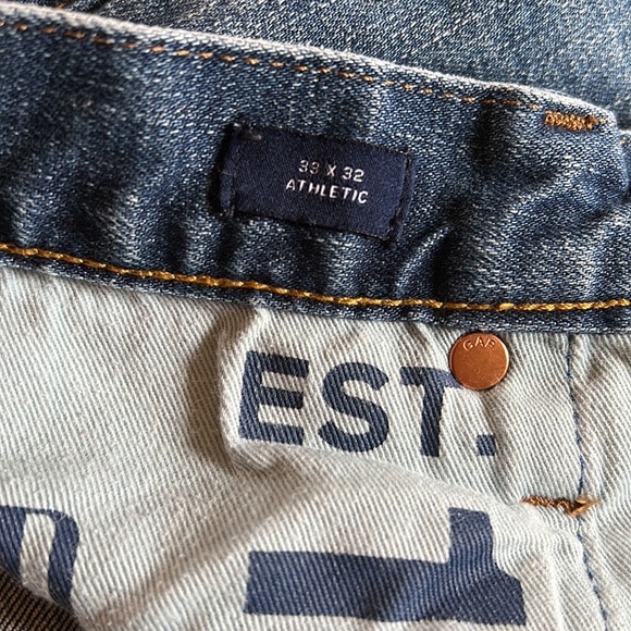 GAP Athletic Fit Jeans - Picture 2 of 8